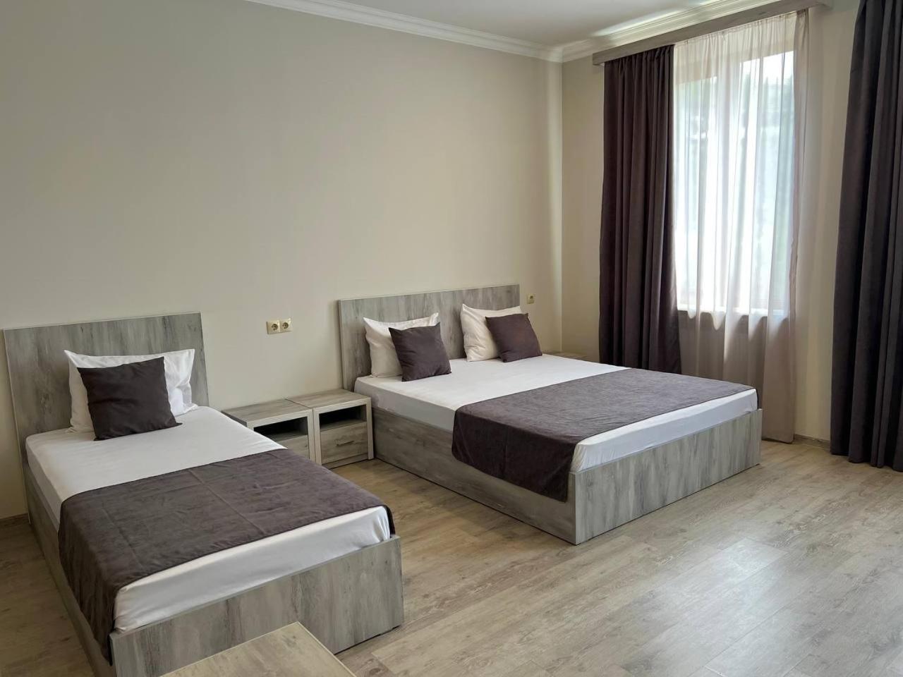 Hotel Menua Jereván Kültér fotó
