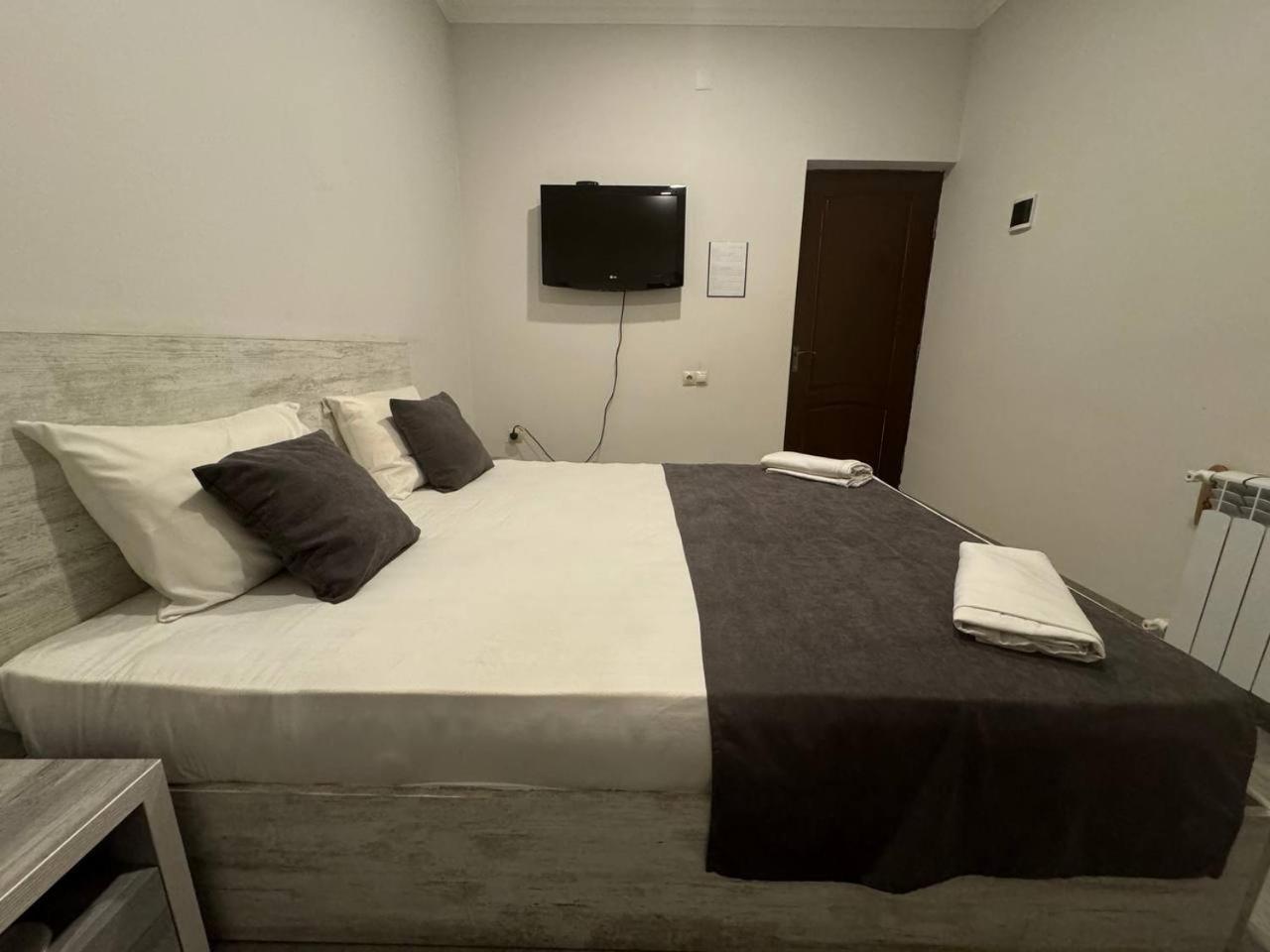Hotel Menua Jereván Szoba fotó
