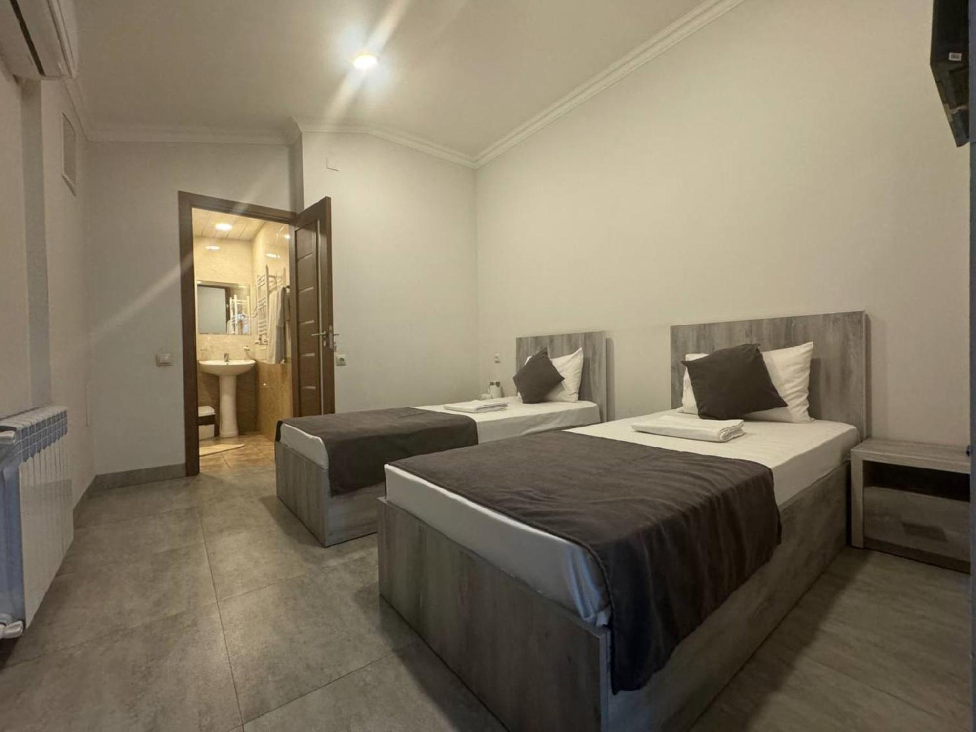 Hotel Menua Jereván Kültér fotó