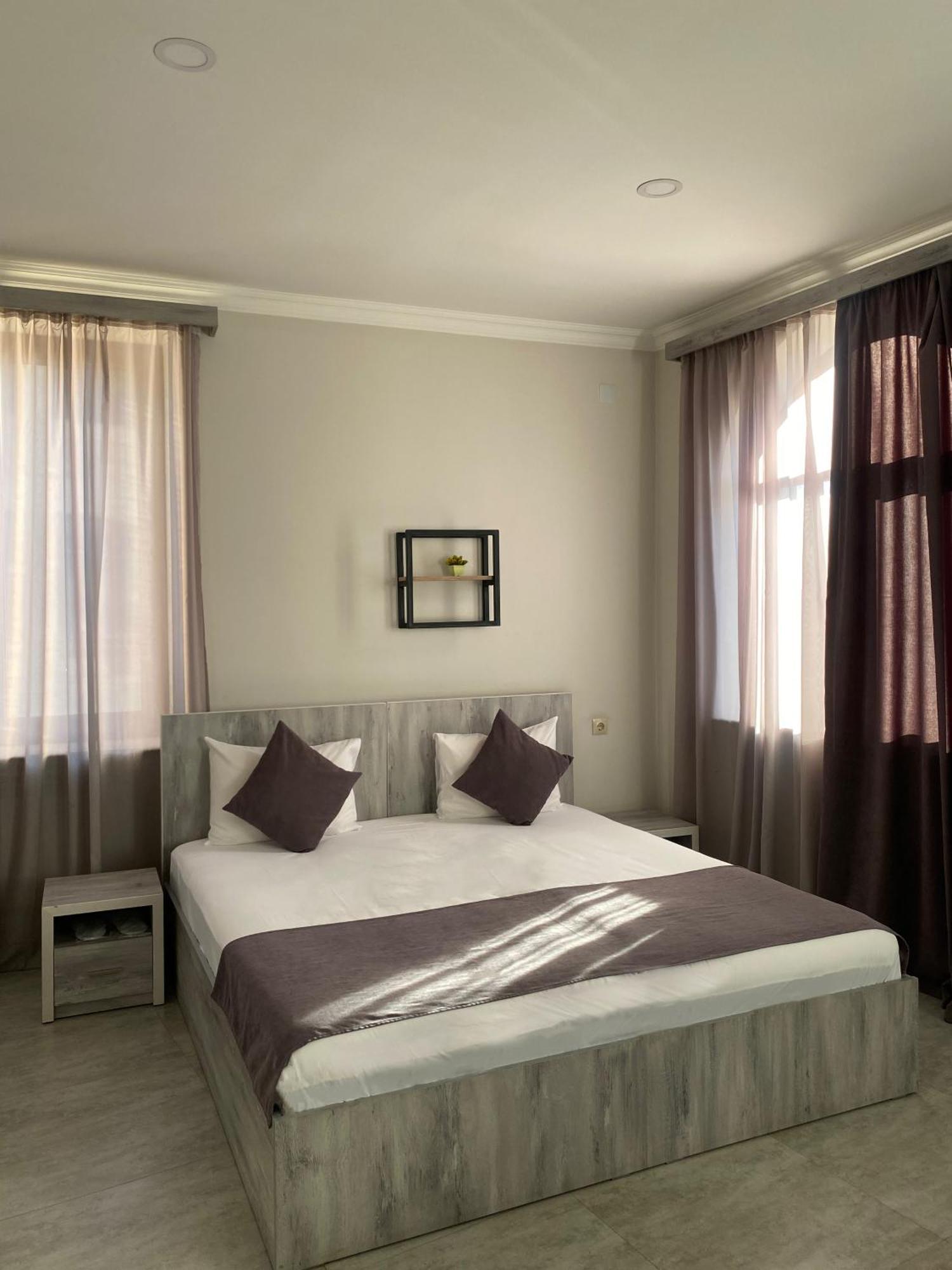 Hotel Menua Jereván Kültér fotó